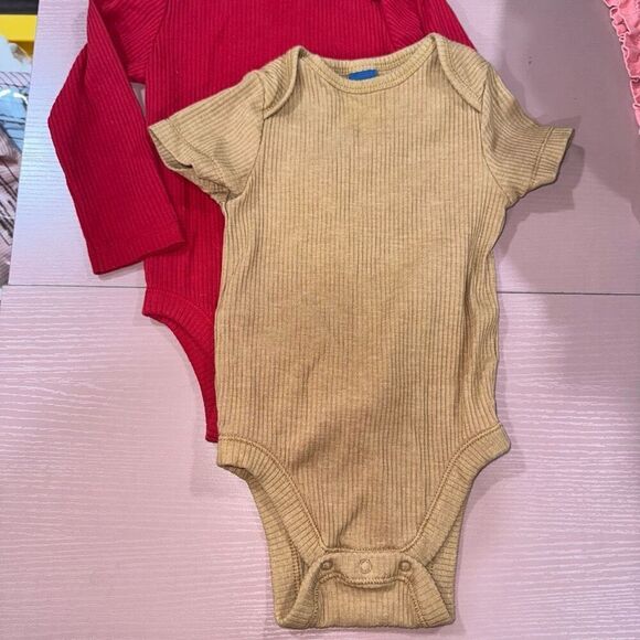 Old Navy Ribbed Onesies 6-12 Months EUC - Picture 2 of 3